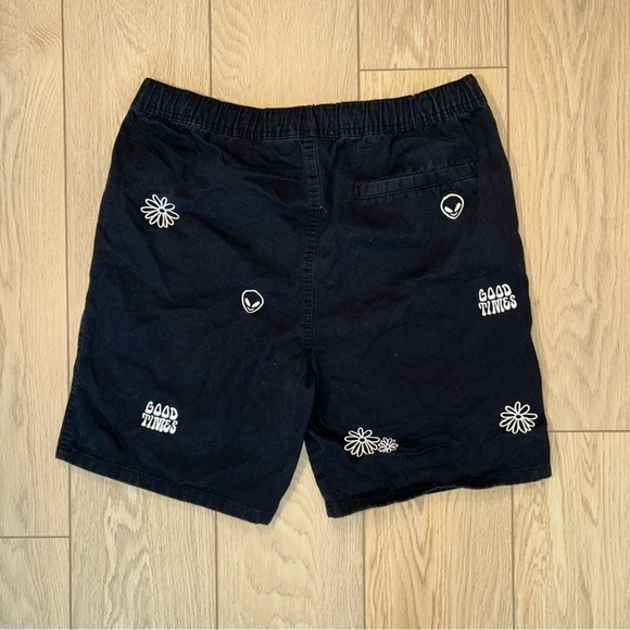 Men’s Urban Heritage Shorts - Picture 2 of 2